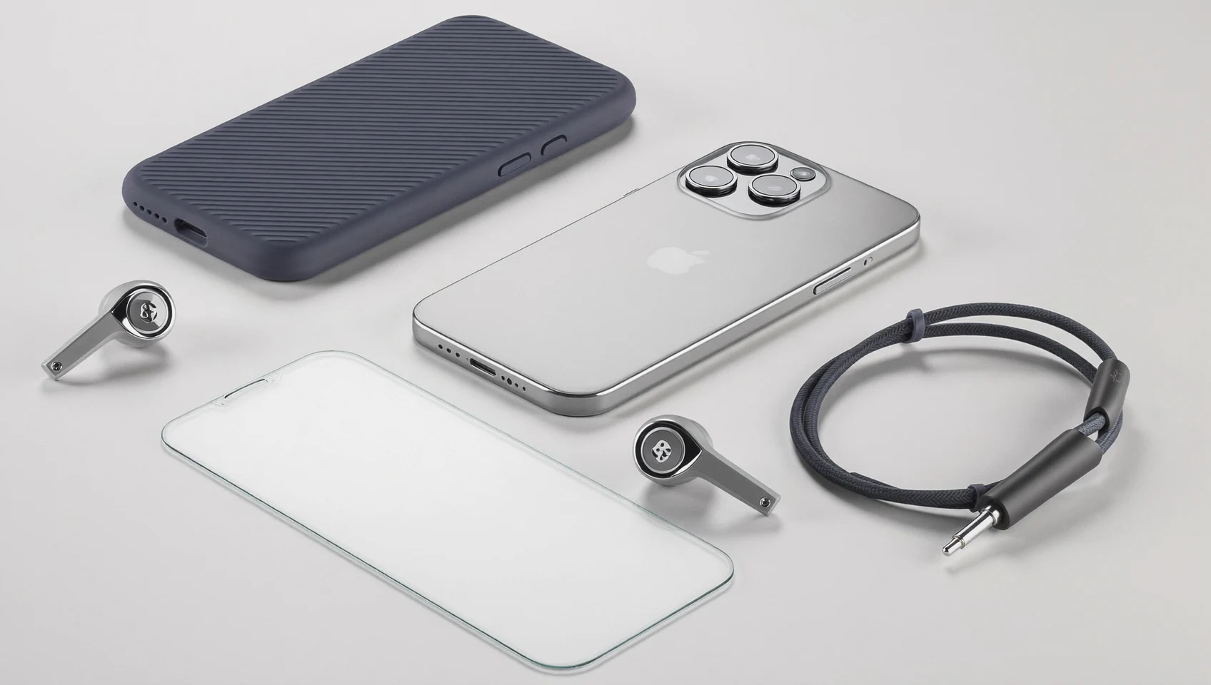 Illustration d'ambiance : accessoires pour téléphones présentés sur un plan de travail